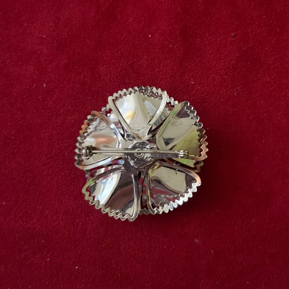 2 – Vintage Silver-Tone Floral Pins - Picture 6 of 8